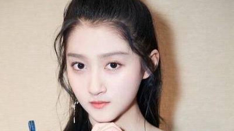 关晓彤鹿晗八年情断：生日祝福惯例中断，分手传闻终获证实